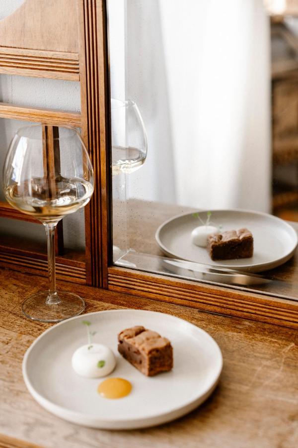 Amadeus Restaurant & Boutique Hotel เวลล์ ภายนอก รูปภาพ