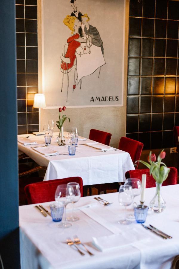 Amadeus Restaurant & Boutique Hotel เวลล์ ภายนอก รูปภาพ