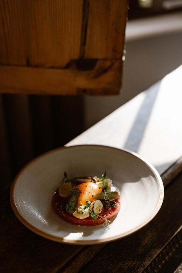 Amadeus Restaurant & Boutique Hotel เวลล์ ภายนอก รูปภาพ