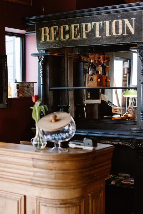 Amadeus Restaurant & Boutique Hotel เวลล์ ภายนอก รูปภาพ